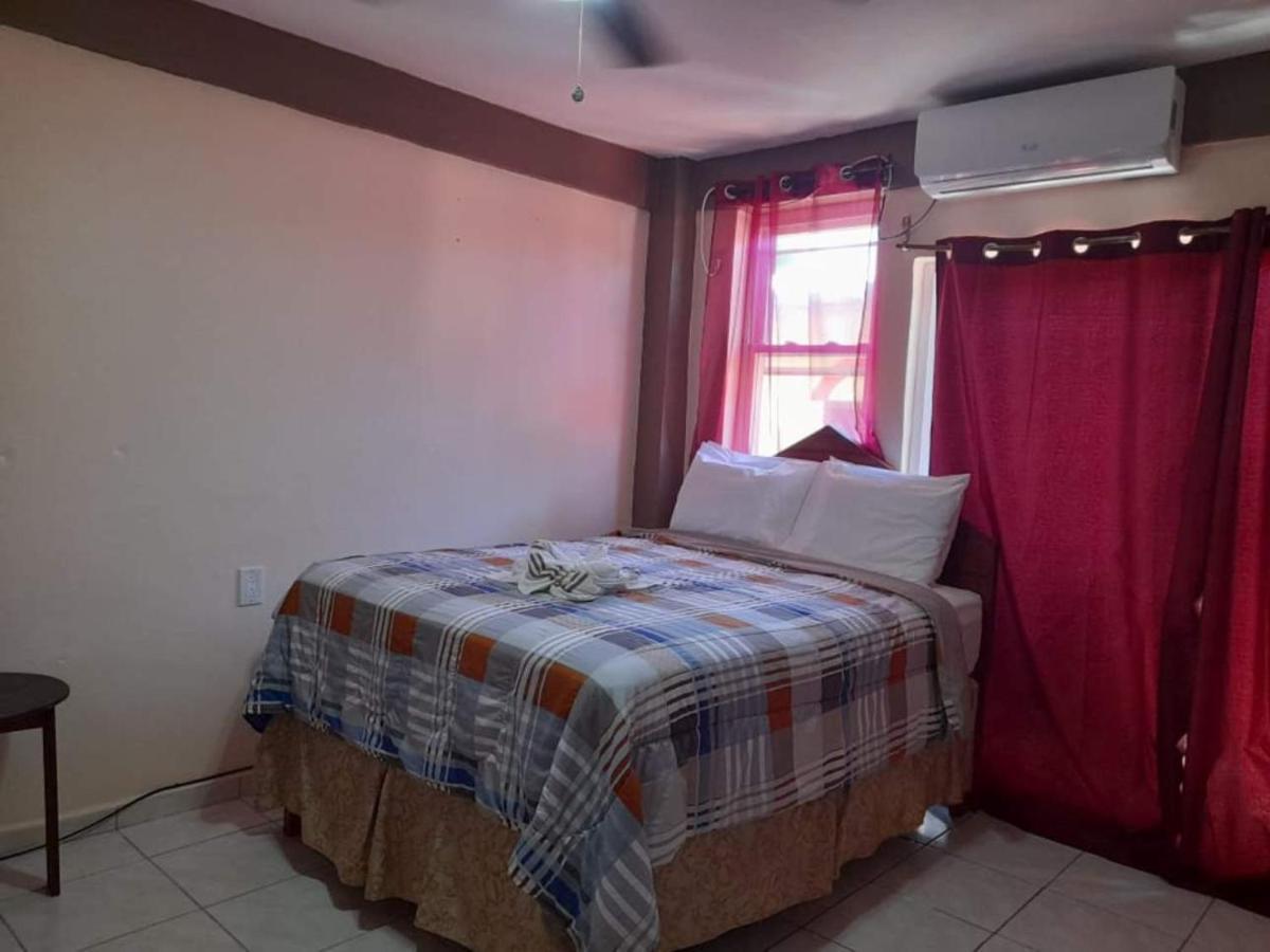 La Delphina Bed&Breakfast Bar&Grill La Ceiba Exterior foto
