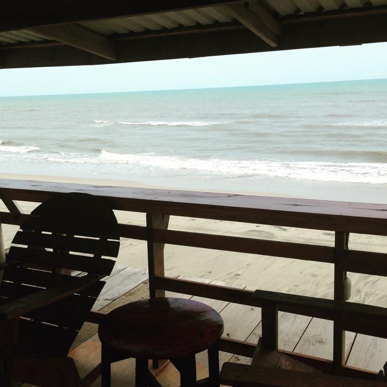La Delphina Bed&Breakfast Bar&Grill La Ceiba Exterior foto