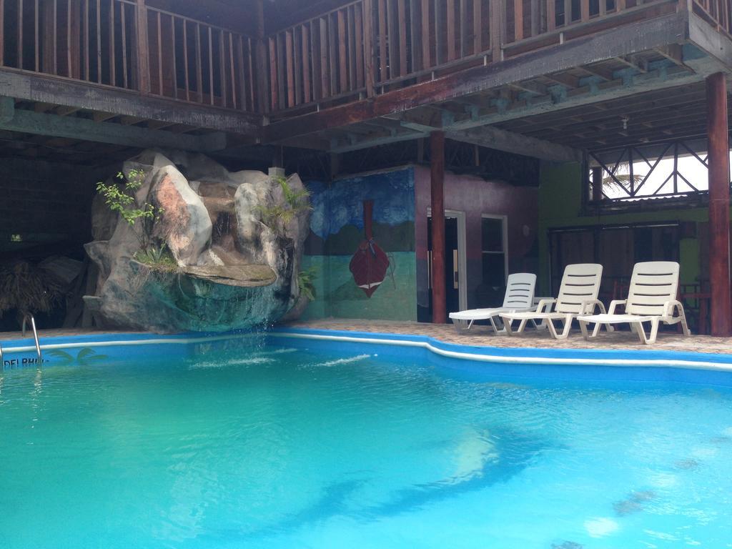 La Delphina Bed&Breakfast Bar&Grill La Ceiba Exterior foto