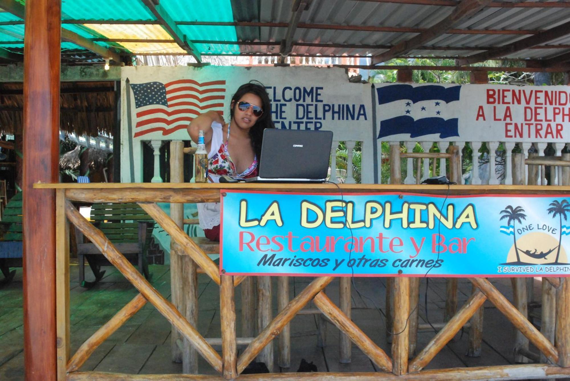 La Delphina Bed&Breakfast Bar&Grill La Ceiba Exterior foto
